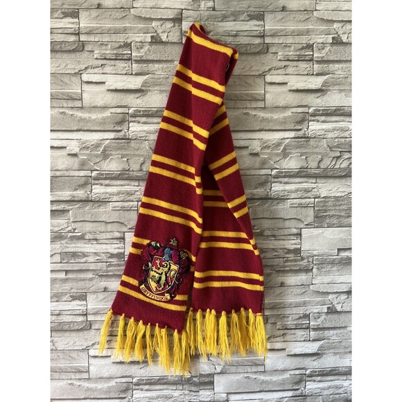 Official Wizarding World of Harry Potter Scarf GRYFFINDOR Emblem Crest - Picture 1 of 3